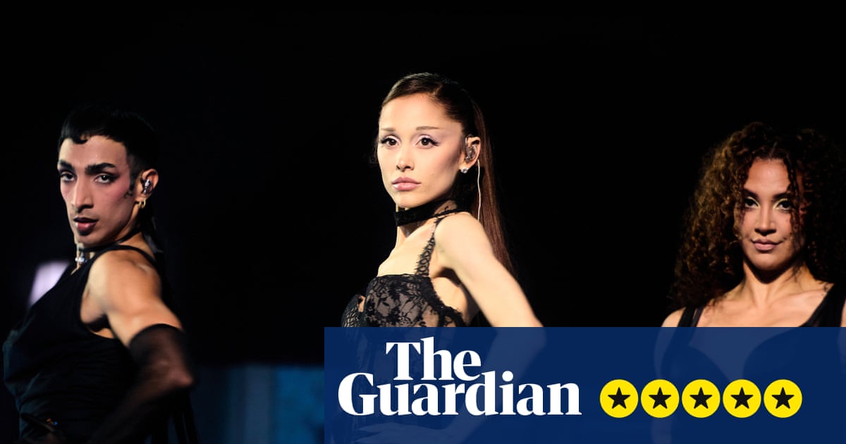 Ariana Grande arvustus – sädelevad hitid ja jõuline vokaal vapustavas lavale naasmises | Ariana Grande