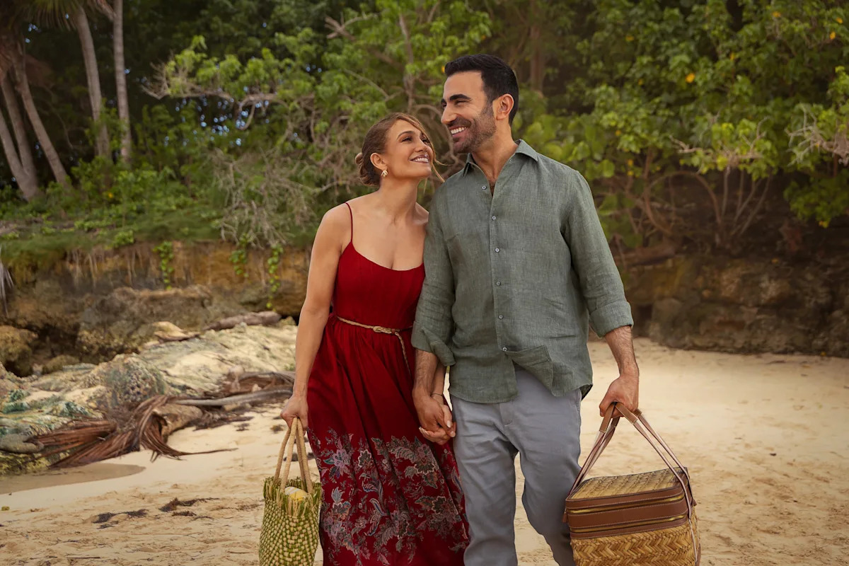 J.Lo, Brett Goldstein hoiavad filmis "Office Romance" sädemeid lendamas – ülevaade