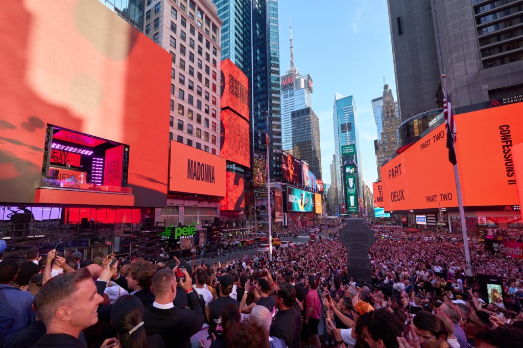 Madonna debüteerib New Yorgi uues salajases saalis The Square: Inside Look