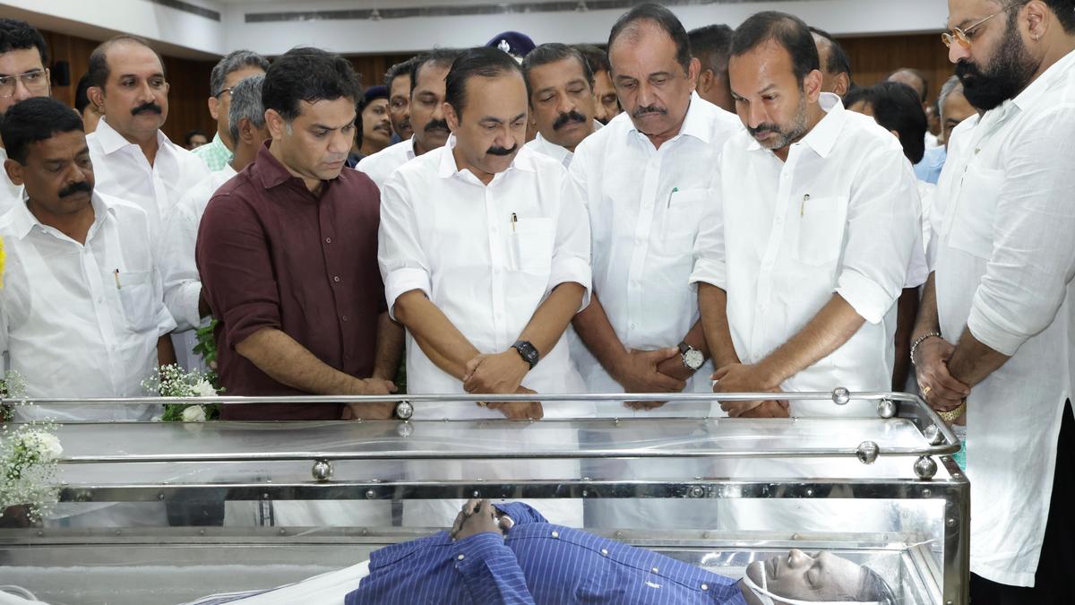 Malajalami näitleja Salim Kumar tuhastati osariigi auavaldustega