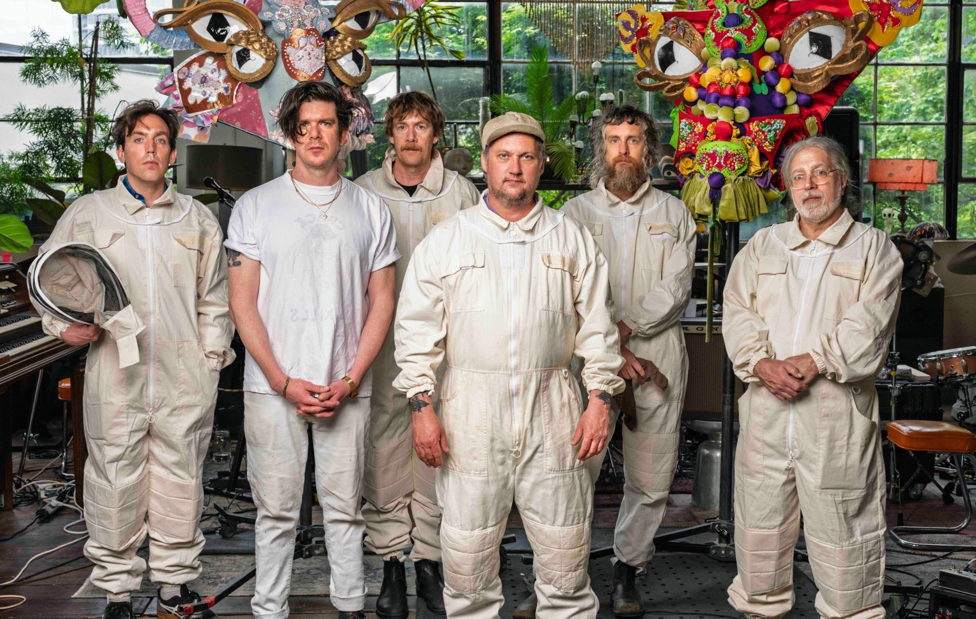Modest Mouse uuel räigelt albumil "An Eraser and a Maze" ja trummar Jeremiah Greeni "uskumatult šokeeriv" ​​surm