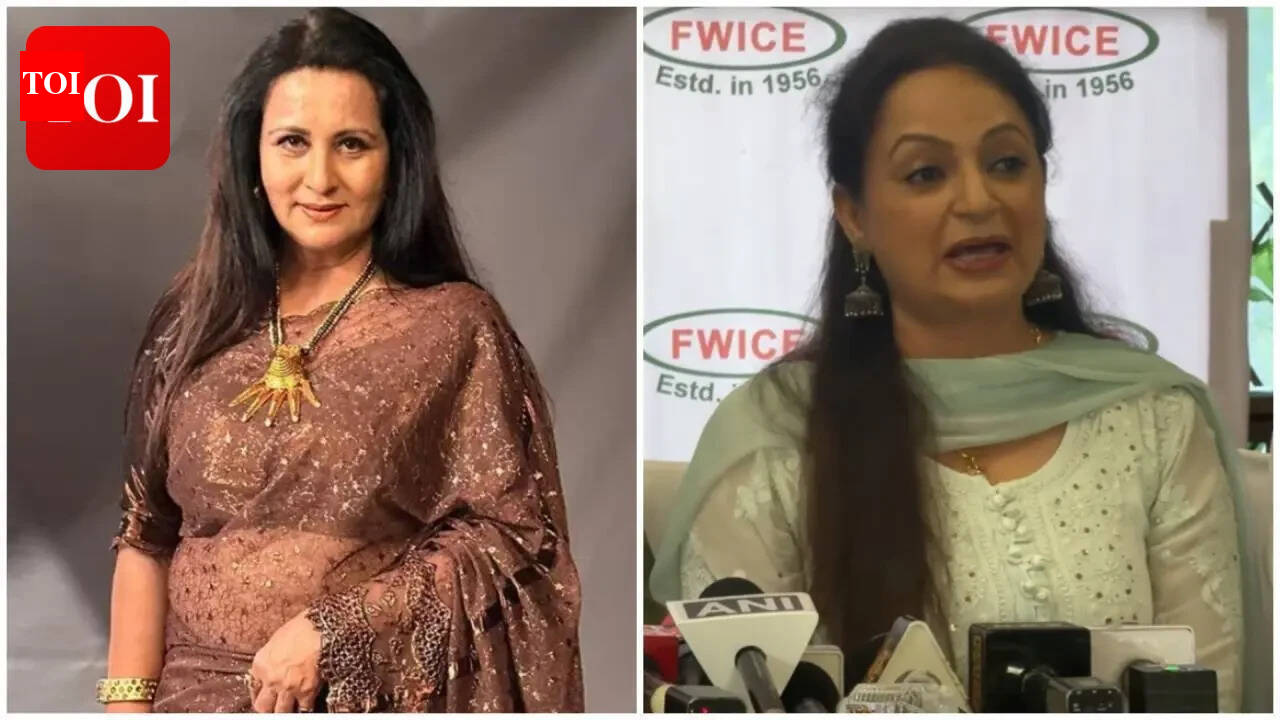 Poonam Dhillon väljendab üllatust Upasana Singhi kohaloleku üle FWICE pressikonverentsil keset Ranveer Singhi Doni 3. rida |