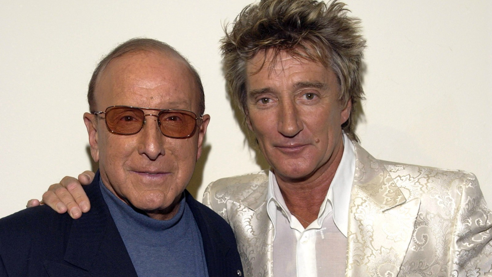 Rod Stewart, Carlos Santana, Patti Smith avaldavad austust Clive Davisele