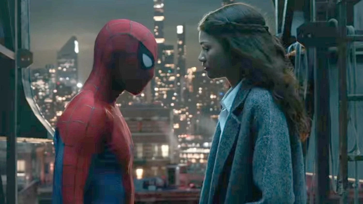Tom Holland kirjeldab SPIDER-MAN: uhiuut päevastseeni Zendayaga, mis ei töötanud ja kuidas nad sellega hakkama said – GeekTyrant