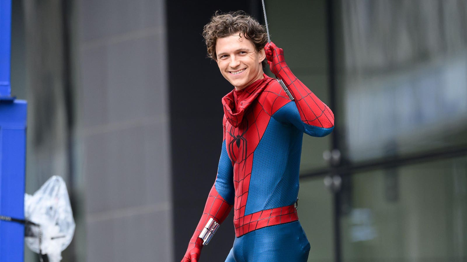 Tom Holland toetab MCU uut, nooremat "Ämblikmehe" näitlejat