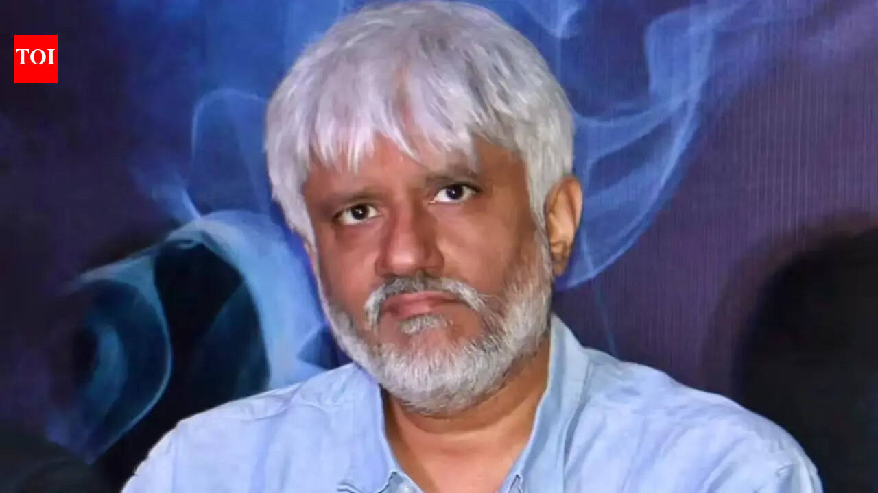 Vikram Bhatt ütleb, et ta peaaegu suri, kui ta meenutab 70 päeva vanglas veedetud Rs 30 crore pettuse juhtum, paljastab Mithun Chakraborty, Sanjay Dutt, Ajay Devgn helistas talle | Hindi filmiuudised